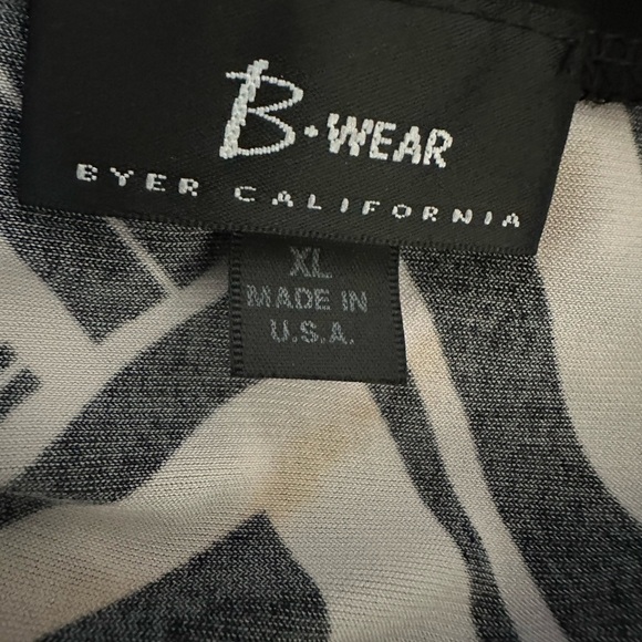 B Wear Black & White Abstract Sleeveless Blouse - Picture 4 of 4